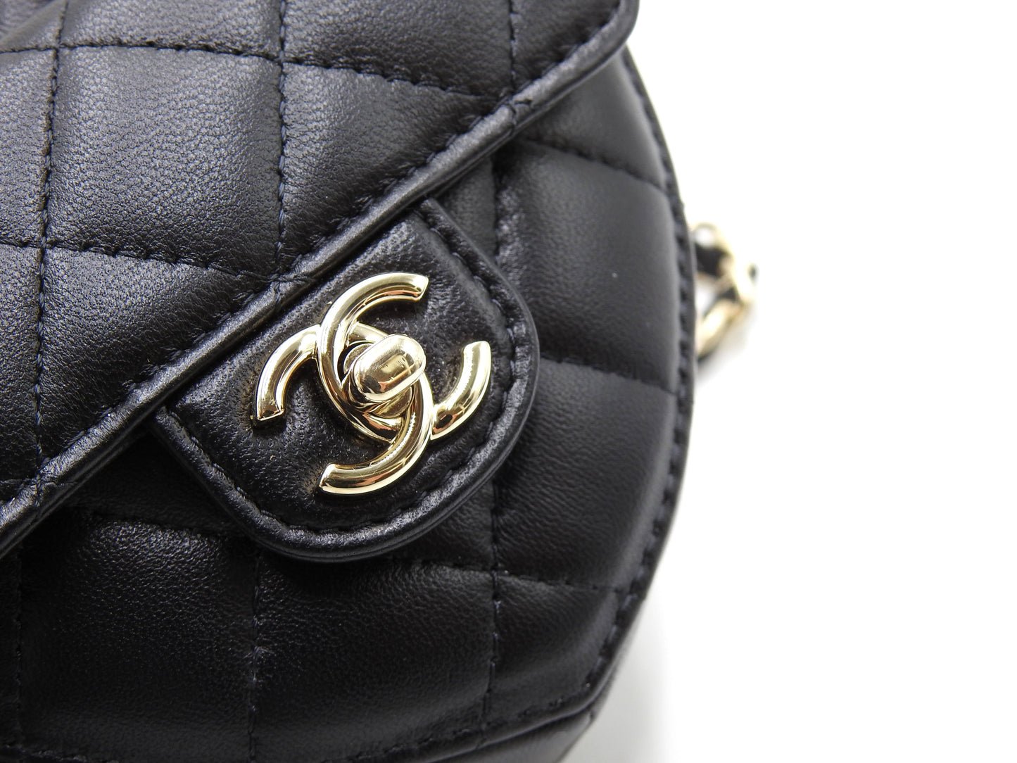 CHANEL CC in Love Heart Chain Waist Belt Bag Lambskin Black AP2787