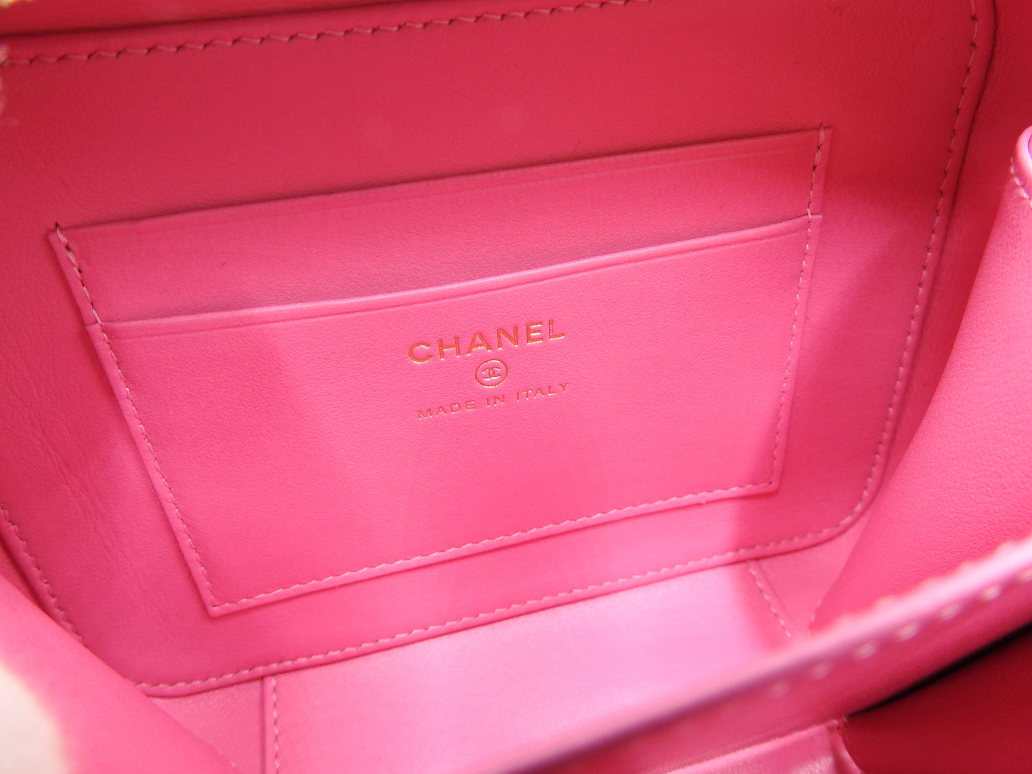 Chanel CC Filigree Crossbody Chain Shoulder Vanity Bag Caviarskin A84452