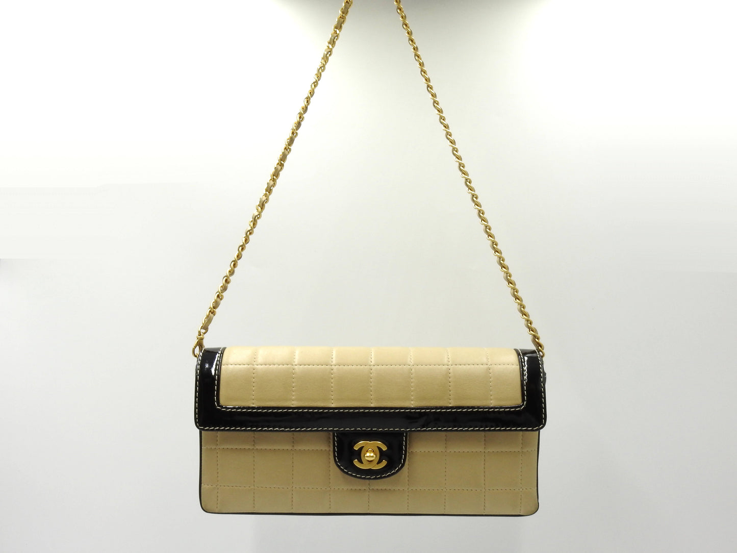 CHANEL Chocolate Bar Chain Shoulder Bag Lambskin Patent Beige Black A15316