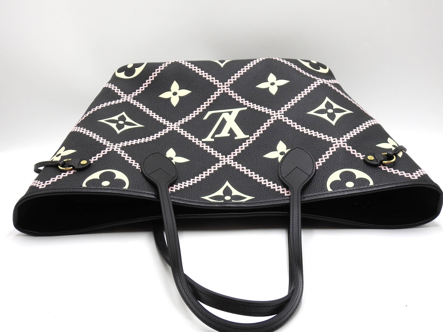 LOUIS VUITTON Monogram Empreinte Giant Neverfull MM Shoulder Bag M46040